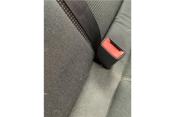 Recambio de anclaje cinturon trasero izquierdo para opel astra h gtc 1.7 cdti referencia OEM IAM 13128868  