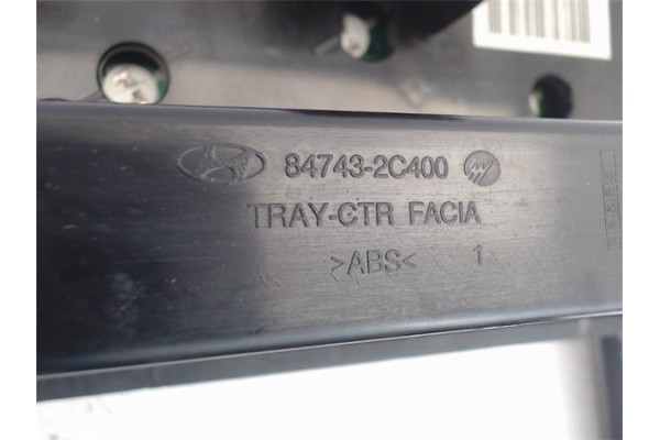 Recambio de embellecedor consola central para hyundai coupe (rd) 1.6 fx referencia OEM IAM 8474322c400  