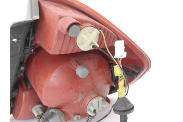 Recambio de piloto trasero izquierdo para hyundai accent (lc) 1.3 referencia OEM IAM 9240125710  