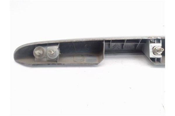 Recambio de moldura porton trasero para citroen c3 1.4 hdi referencia OEM IAM 96388611  