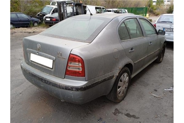skoda octavia berlina (1u2) del año 2002