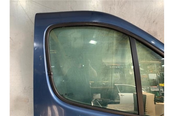 Recambio de puerta delantero derecha para renault trafic ii furgón (fl) 2.5 dti referencia OEM IAM 7751478601  