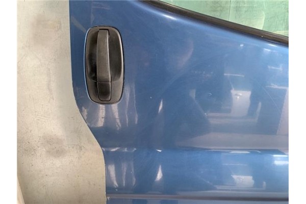 Recambio de puerta delantero derecha para renault trafic ii furgón (fl) 2.5 dti referencia OEM IAM 7751478601  
