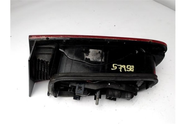 Recambio de piloto porton trasero izquierdo para renault laguna ii (bg0) 1.9 dci (bg1a, bg1w) referencia OEM IAM 8200262110 B74P