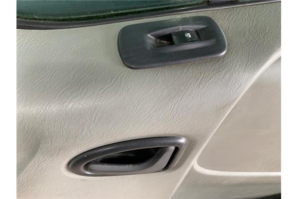 Recambio de puerta delantero derecha para renault trafic ii furgón (fl) 2.5 dti referencia OEM IAM 7751478601  