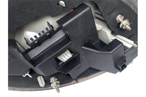 Recambio de piloto trasero derecho para ford ka (ccq) 1.3 i referencia OEM IAM 1105789 2202382 97KG13A603 , FORD | 1120331 , FOR