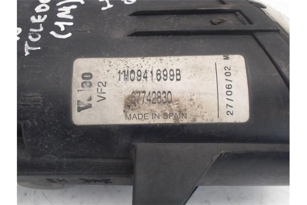 Recambio de faro antiniebla izquierdo para seat leon (1m1) referencia OEM IAM 1M0841699B 67742830 