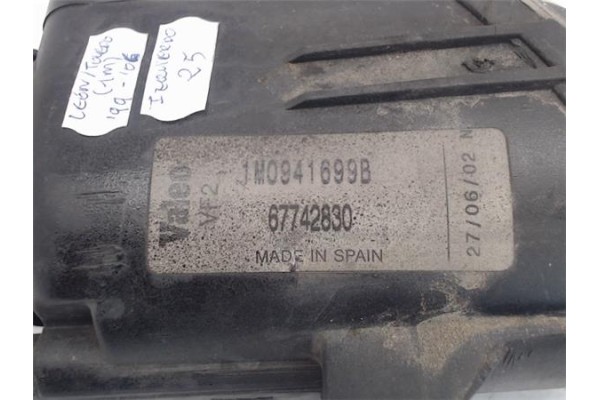 Recambio de faro antiniebla izquierdo para seat leon (1m1) referencia OEM IAM 1M0841699B 67742830 