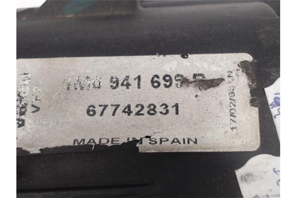Recambio de faro antiniebla izquierdo para seat leon (1m1) referencia OEM IAM 1M0841699B 67742831 