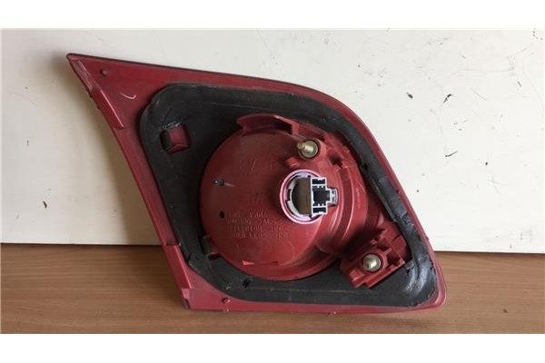 Recambio de piloto porton trasero derecho para mazda 3 berlina (bk) 1.6 cd active+ xcite referencia OEM IAM P24775R  