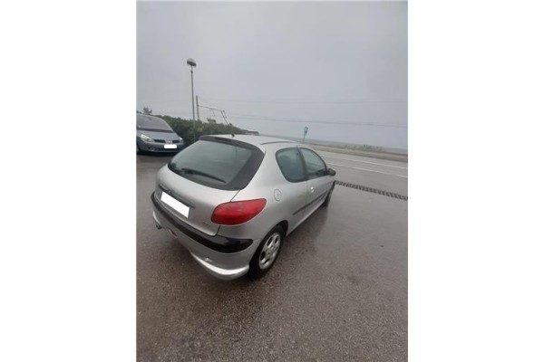 peugeot 206 del año 2000