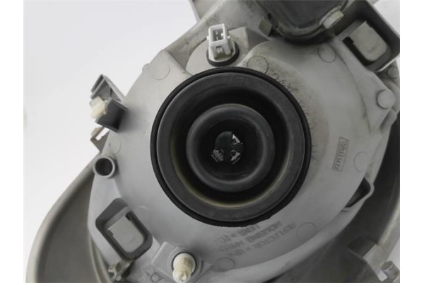 Recambio de faro delantero dcho para renault trafic ii furgón (fl) 2.5 dti referencia OEM IAM 7700311372  