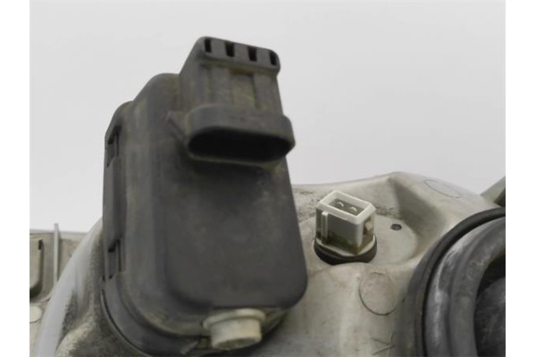 Recambio de faro delantero izquierdo para renault trafic ii furgón (fl) 2.5 dti referencia OEM IAM 7700311371  