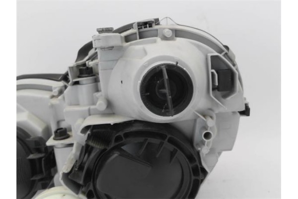 Recambio de faro delantero dcho para mercedes-benz clase c (bm 203) berlina 2.2 200 cdi (203.004) referencia OEM IAM A2038200261