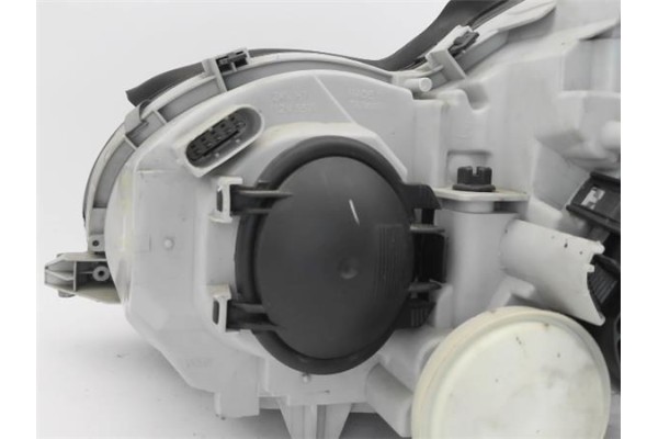 Recambio de faro delantero dcho para mercedes-benz clase c (bm 203) berlina 2.2 200 cdi (203.004) referencia OEM IAM A2038200261