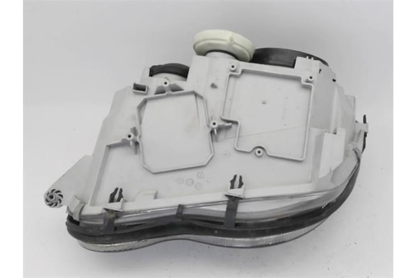 Recambio de faro delantero dcho para mercedes-benz clase c (bm 203) berlina 2.2 200 cdi (203.004) referencia OEM IAM A2038200261