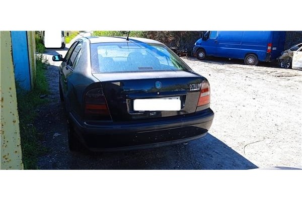 skoda octavia berlina (1u2) del año 2000