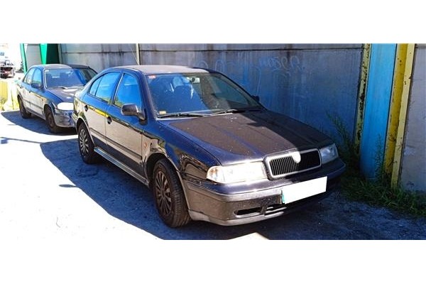 skoda octavia berlina (1u2) del año 2000