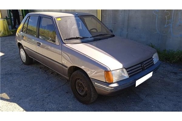 PEUGEOT 205 BERLINA