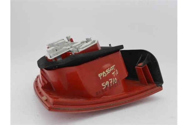 Recambio de piloto trasero derecho para volkswagen passat berlina (3b3) 1.6 referencia OEM IAM 3B5945096AE  