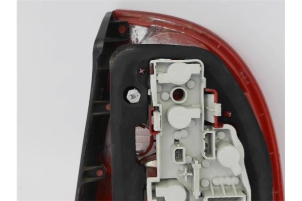 Recambio de piloto trasero izquierdo para volkswagen passat berlina (3b3) 1.6 referencia OEM IAM 3B5945095AE  