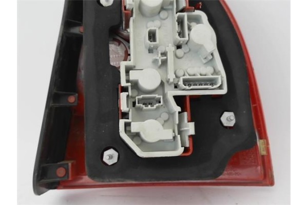 Recambio de piloto trasero izquierdo para volkswagen passat berlina (3b3) 1.6 referencia OEM IAM 3B5945095AE  