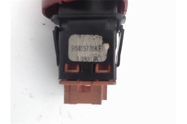 Recambio de interruptor luces emergencia para citroen c3 1.4 hdi referencia OEM IAM 96405776  