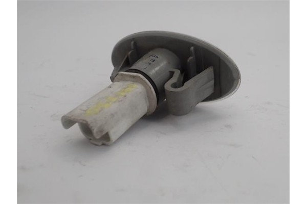 Recambio de piloto intermitente lat. delantero derecho para citroen c3 1.4 hdi referencia OEM IAM WY5W3311  