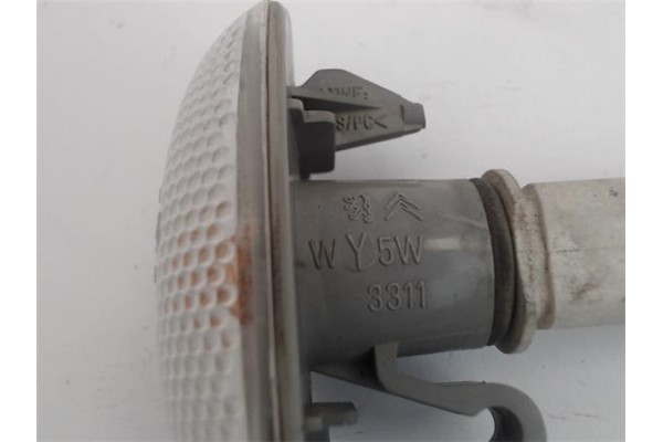 Recambio de piloto intermitente lat. delantero derecho para citroen c3 1.4 hdi referencia OEM IAM WY5W3311  