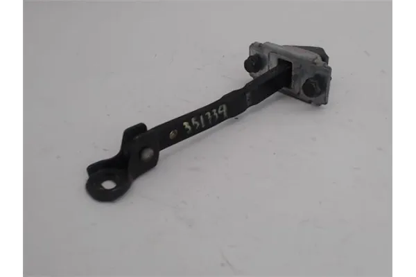Recambio de asegurador puerta delantero derecha para mazda 3 sedán (bk) 1.6 di turbo referencia OEM IAM BP4K58270D  