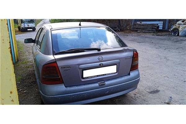 opel astra g berlina del año 2004