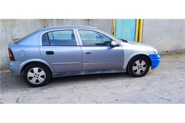 opel astra g berlina del año 2004