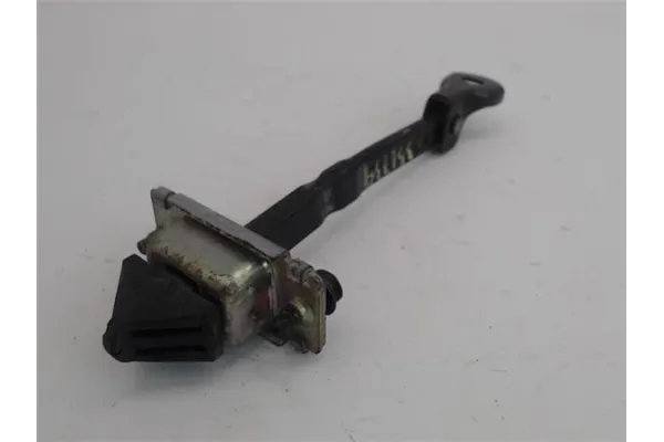 Recambio de asegurador puerta delantero derecha para mazda 3 sedán (bk) 1.6 di turbo referencia OEM IAM BP4K58270D  