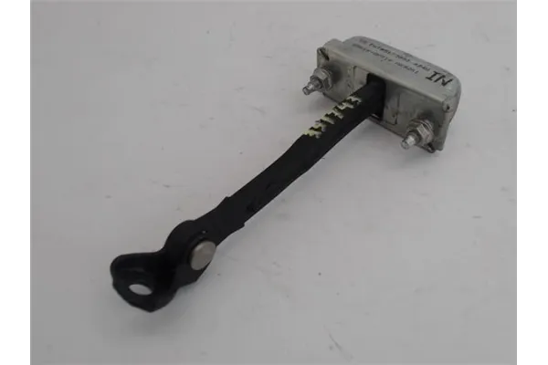 Recambio de asegurador puerta delantero derecha para toyota verso (aur2/zgr2) 2.0 d-4d referencia OEM IAM 686100f010 Recambio de asegurador puerta delantero derecha para toyota verso (aur2/zgr2) 2.0 d-4d referencia OEM IAM 686100f010