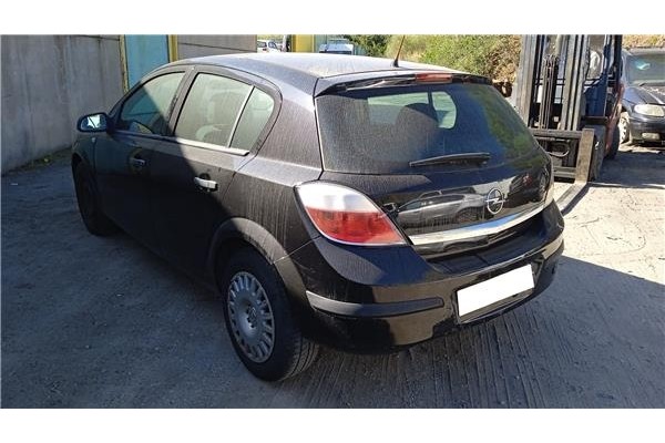 opel astra h berlina del año 2004