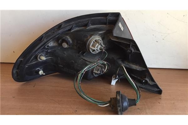 Recambio de piloto trasero derecho para mazda 323 c/f/s berlina (ba) 1.5 c referencia OEM IAM RR1439  