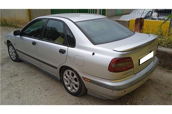 volvo s40 berlina del año 1999