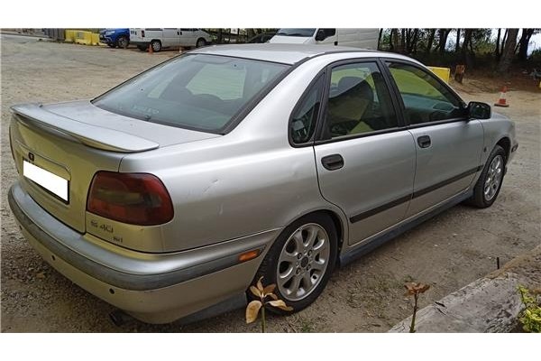 volvo s40 berlina del año 1999