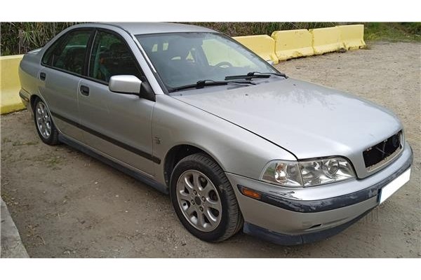 volvo s40 berlina del año 1999