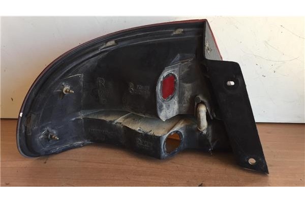 Recambio de piloto trasero derecho para mazda 626 berlina (ge) 1.9 classic edition referencia OEM IAM RR1395  