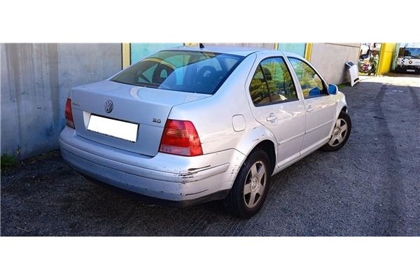 volkswagen bora berlina (1j2) del año 2000