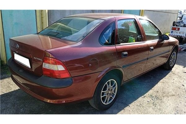 opel vectra b berlina del año 1997