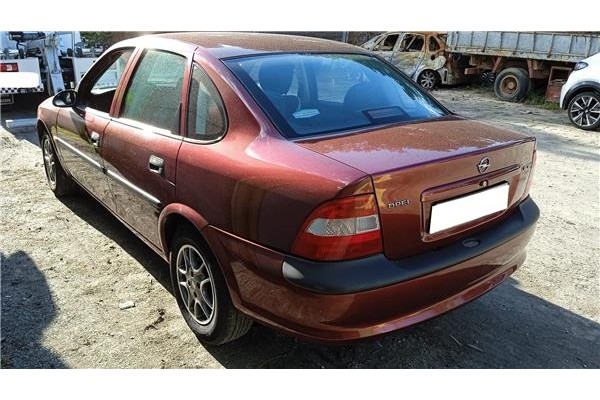 opel vectra b berlina del año 1997