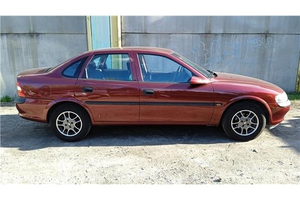 opel vectra b berlina del año 1997