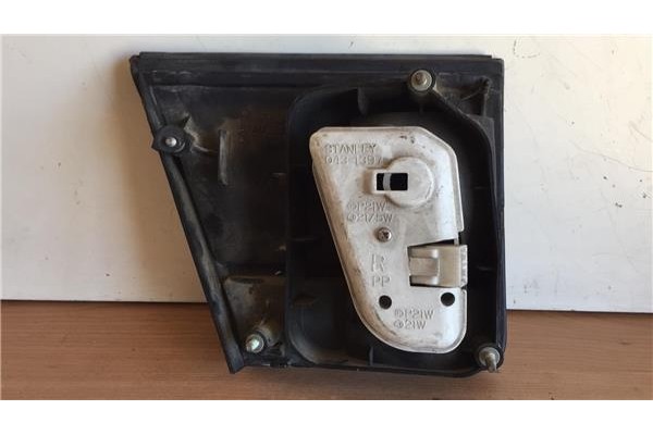 Recambio de piloto interior derecho para mazda 626 berlina (ge) 1.9 classic edition referencia OEM IAM RR1397P  