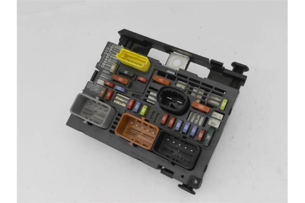 Recambio de caja fusibles/rele para citroen c5 berlina 2.0 audace referencia OEM IAM 9667044980 9807028580 