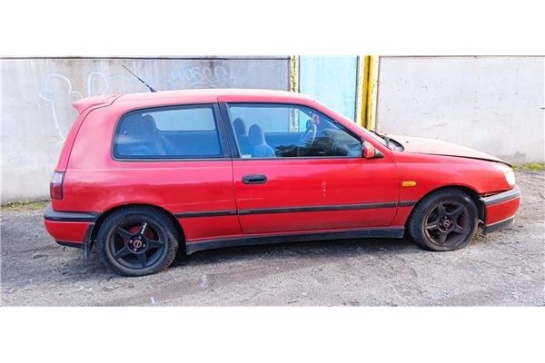 nissan sunny berlina (n14) del año 1995