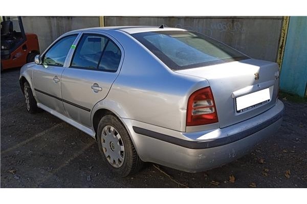 skoda octavia berlina (1u2) del año 2001