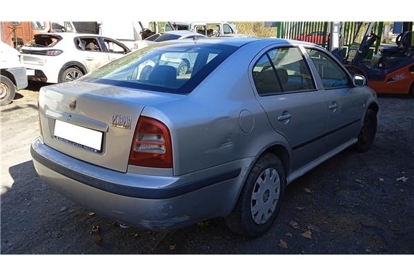 skoda octavia berlina (1u2) del año 2001