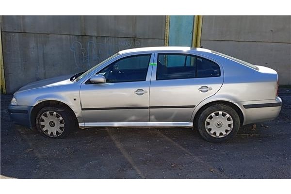 skoda octavia berlina (1u2) del año 2001